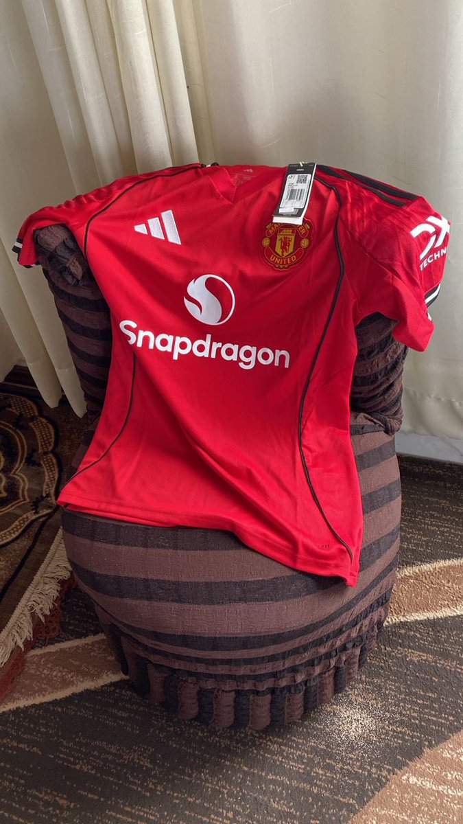 imfuraluc01's tweet image. #EXCLUSIVE: According to my workmate at @bbkigalifm Sheikh Shaybah @nsabieric78 , also known as “PAPA Mainoo,” a Longtime Manchester United supporter; Manchester United owner Sir Jim Ratcliffe was in Rwanda last week, as seen in the picture.👀

The English billionaire visited