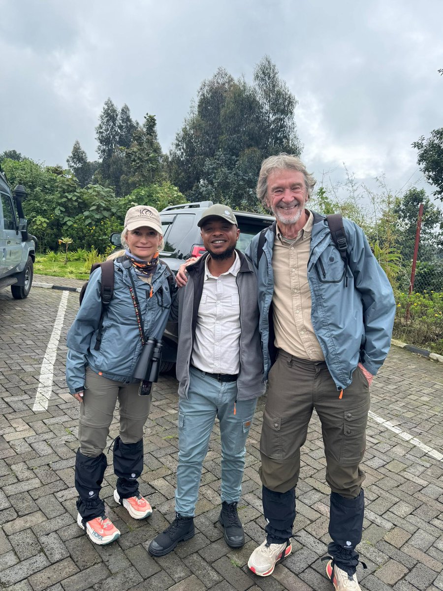 imfuraluc01's tweet image. #EXCLUSIVE: According to my workmate at @bbkigalifm Sheikh Shaybah @nsabieric78 , also known as “PAPA Mainoo,” a Longtime Manchester United supporter; Manchester United owner Sir Jim Ratcliffe was in Rwanda last week, as seen in the picture.👀

The English billionaire visited