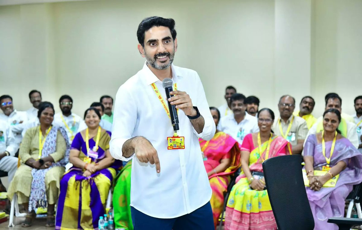 satyakumar_y's tweet photo. తెలుగుదేశం పార్టీ జాతీయ కార్యనిర్వాహక అధ్యక్షుడిగా (Working President) బాధ్యతలు చేపడుతున్న సోదరులు శ్రీ @naralokesh గారికి హృదయపూర్వక శుభాకాంక్షలు. 

ఒక నాయకుడి వారసుడిగా మాత్రమే కాకుండా.. క్షేత్రస్థాయిలో పాదయాత్రల ద్వారా, కార్యకర్తల కష్టసుఖాల్లో తోడుంటూ లోకేష్ గారు ప్రత్యేక గుర్తింపు తెచ్చుకున్నారు. ప్రజా సమస్యలపై ఆయన పోరాటం, యువతను నడిపిస్తున్న తీరు అమోఘం. 

అలాగే, టీడీపీలో వివిధ నూతన బాధ్యతలు చేపడుతున్న నాయకులందరికీ అభినందనలు. ప్రజాస్వామ్యాన్ని కాపాడటంలో, రాష్ట్ర అభివృద్ధిలో వీరందరూ చురుకైన పాత్ర పోషిస్తారని ఆకాంక్షిస్తున్నాను.
@BJP4Andhra @JaiTDP