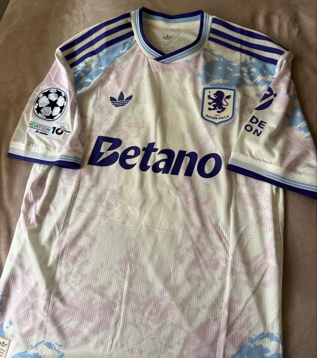 CAIMiLocura_'s tweet image. PARTE 1: Me llegaron estas camisetas impresionantes de joyfootball.com 😱

La CALIDAD es EXCELENTE y tienen un ENVÍO MUY RÁPIDO ⚡️🤩✈️

Muy recomendado todo 🔥

En unos días publico la segunda parte de las #jerseys 👀