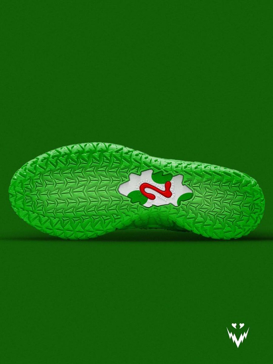 JustFreshKicks tweet media