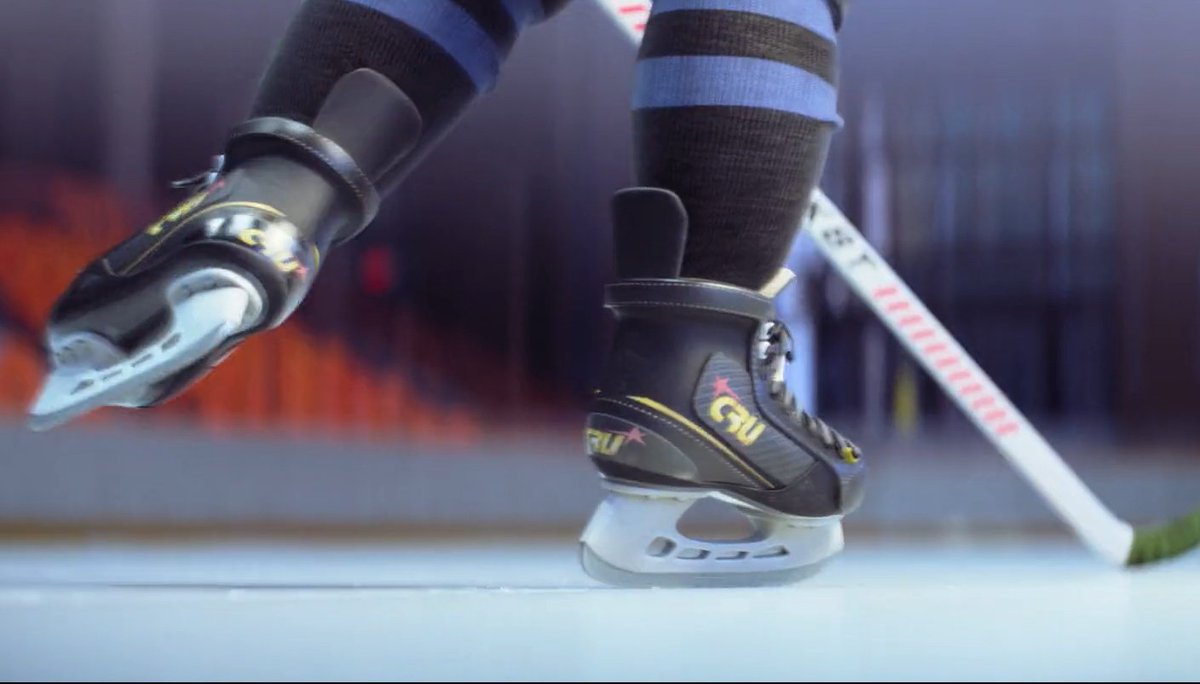 อันนี้ดีค่ะ – มีฉากหนึ่งใน Inside Out 2 ที่ไรลีย์มีอาการ panic attack เราจะเห็นว่าน้องใช้สิ่งที่เรียกว่า “grounding technique” ซึ่งเป็นเทคนิคที่จะช่วยดึงให้เรากลับมาอยู่กับ “ปัจจุบัน” ค่อย ๆ พาเราออกจากความคิดที่ทำให้เครียดหรือวิตกกังวลผ่านประสาทสัมผัสต่าง ๆ เช่น การหายใจ