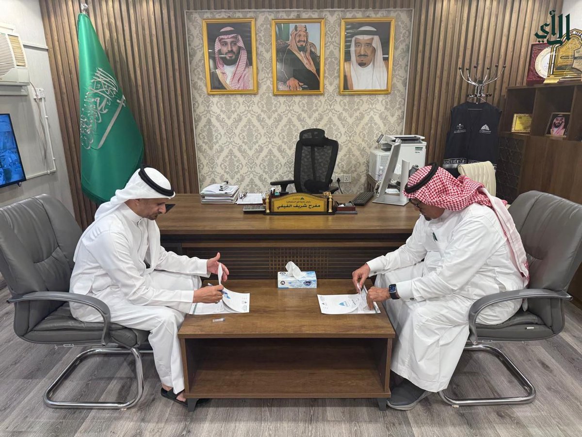 في إطار تعزيز الشراكات المجتمعية  عُقدت بمقر بلدية قوز الجعافرة اتفاقية شراكة مجتمعية تهدف إلى إنشاء مقر مخصص لمكتب التعريفي بقوز الجعافره، 
وقع الاتفاقية من  جمعية المتقاعدين رئيس مجلس الإدارة أ/ إبراهيم  محمد الحازمي ومن جانب البلدية رئيس بلدية قوز الجعافرة أ/ مفرح  شريف الفيفي