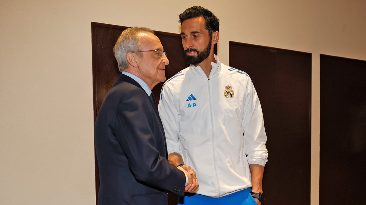 🤝 El presidente, con el equipo en Múnich.
🔗 bit.ly/Presidente_MUN
-
🤝 The president is with the team in Munich.
🔗 bit.ly/President_MUN
<a href="/MadridXtra/">Madrid Xtra</a> <a href="/realmadriden/">Real Madrid C.F. 🇬🇧🇺🇸</a> <a href="/realmadrid/">Real Madrid C.F.</a> <a href="/RMadridInfo/">Real Madrid Info ³⁶</a> <a href="/realmadridfra/">Real Madrid C.F. 🇫🇷</a> <a href="/RealMadridXtra/">Real Madrid Xtra</a> <a href="/realmadridpt/">Real Madrid C.F. 🇧🇷🇵🇹</a>