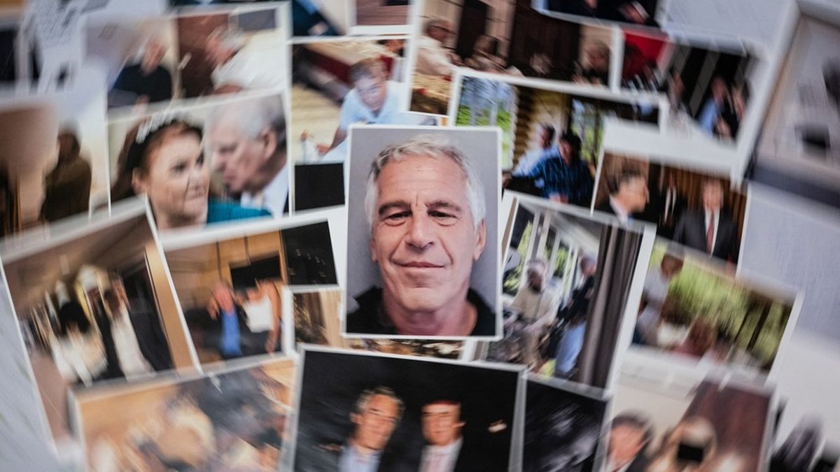 thenews_fr's tweet image. 🚨 #EPSTEIN – Un tableau sordide découvert à Paris

En 2019, lors d’une perquisition au domicile parisien de Jeffrey Epstein, les enquêteurs français ont saisi un tableur informatique intitulé « Tableau complet », qui recense 62 noms de jeunes femmes, avec pour chacune: 
▪️Leur