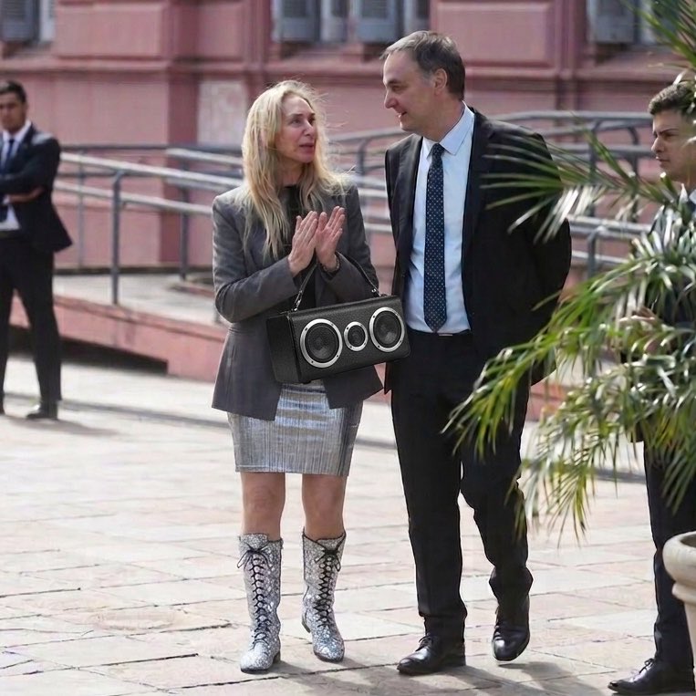 Martha M. Lamartha 🦊 tweet media