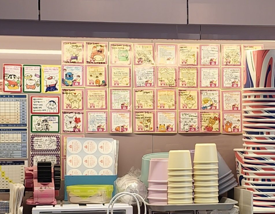 _MarronJJam's tweet photo. 우리동네 배라 배달시키면 손그림 스티커 붙여줄 때가 있는데
오늘 매장에 방문포장하러 갔다가 본 거...👏 https://t.co/CJt9Af2FJN