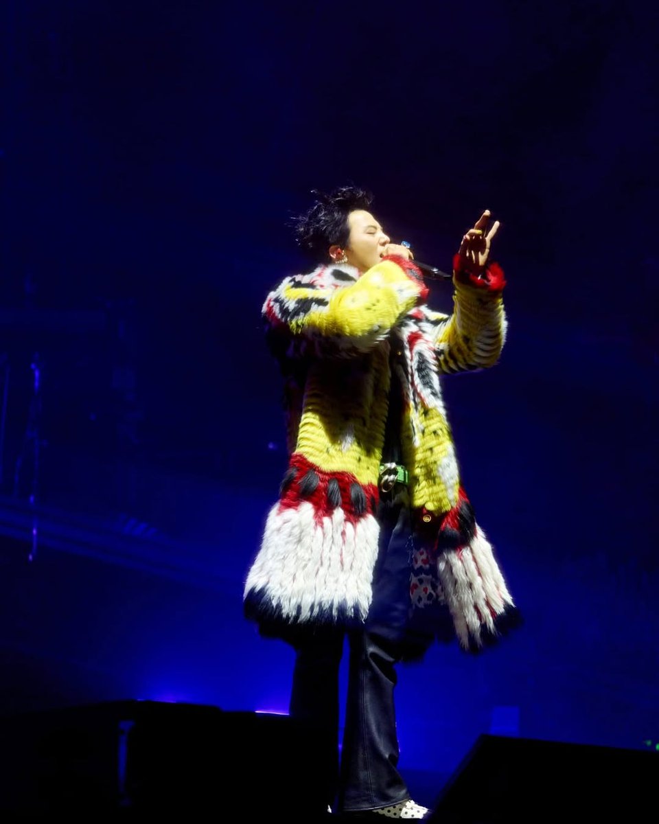 Chanel also sent their photographer to #Bangchella to capture the Iconic Monsieur #GDRAGON pictures in HD 📷
#bigbang coachella 2026