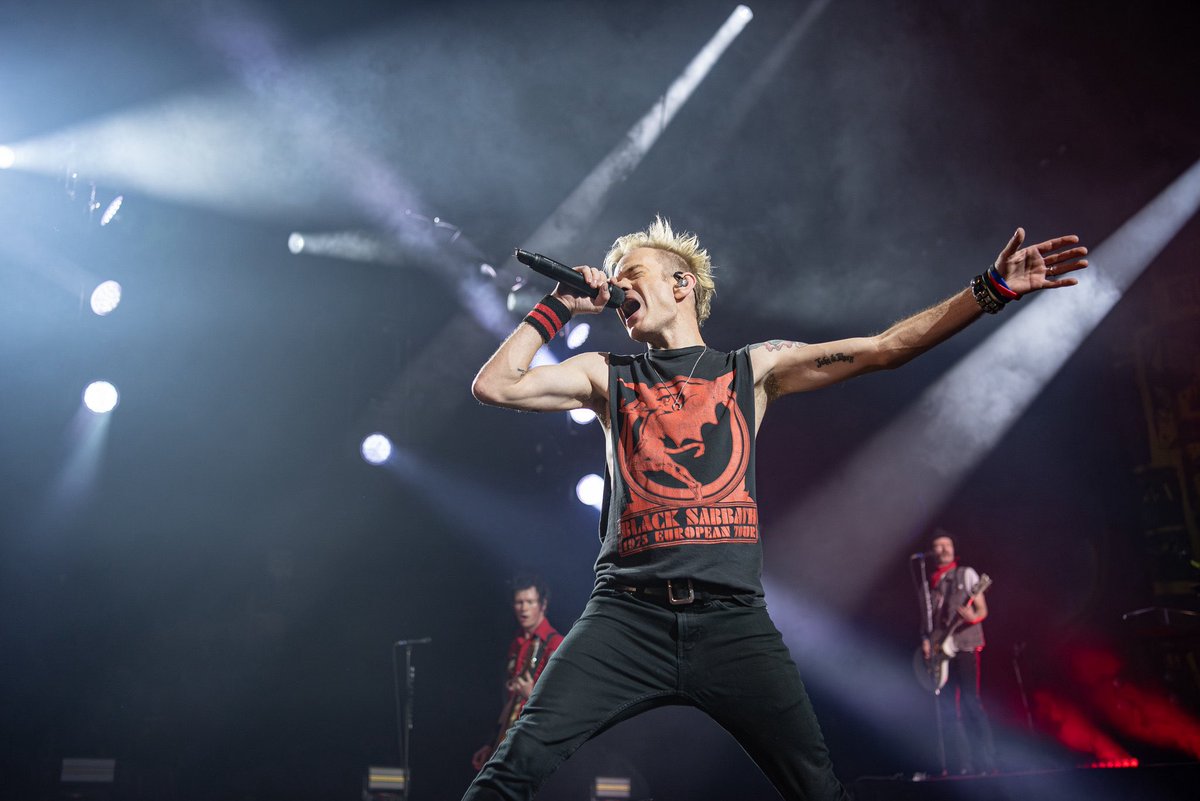 Sum 41 tweet media