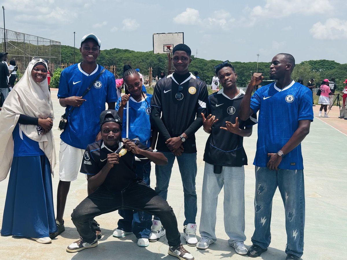 vanillaskyOG's tweet image. FYB Day 3: JERSEY DAY.
It was fun to link up with my fellow Eorld Champions! 🏆💙🖤
#COYB #chelsea #blues 
Rocking the badge with pride! 💙
#FUNAABFYB26 #lastdaysinuni