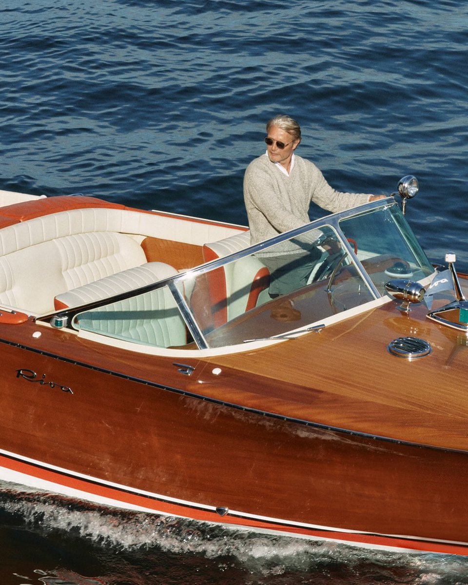 snoopysgraham's tweet photo. hannibal with his new boat post fall https://t.co/UgVQDSnIMH