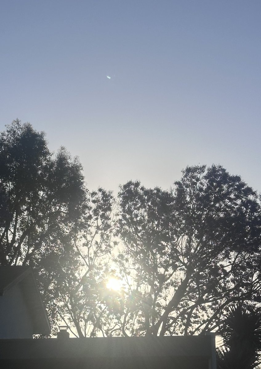 NKaravedas's tweet image. Morning everyone.....we're half way to the weekend..
Make it a GREAT day!! #BeBlessed #HB #BeachLife 😎