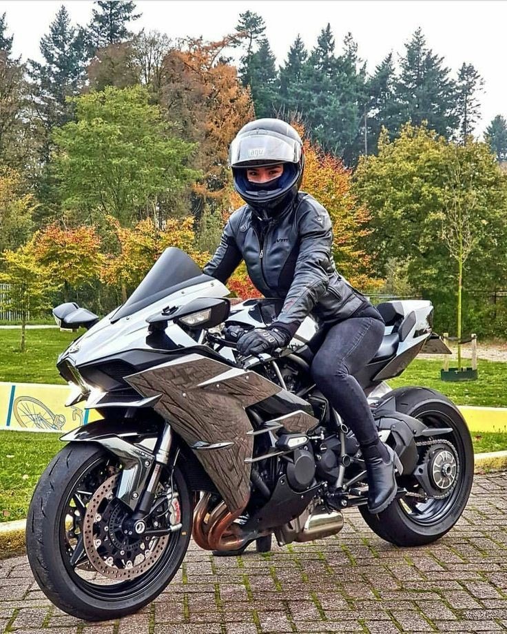 MoreMotorcycles's tweet image. #Kawasaki Ninja H2
#BikerGirl