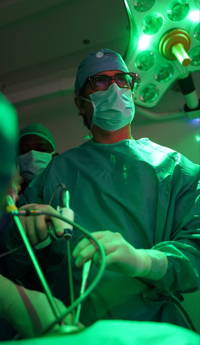 dgonzalezrivas's tweet image. Mission acomplished in Liberia, Africa with our mobile unit. We did 7 Uniportal VATS complex cases including 2 pneumonectomies for destroyed lung due to TBC and one lobectomy for aspergilloma. I want to thank all the team for the amazing work and commitment