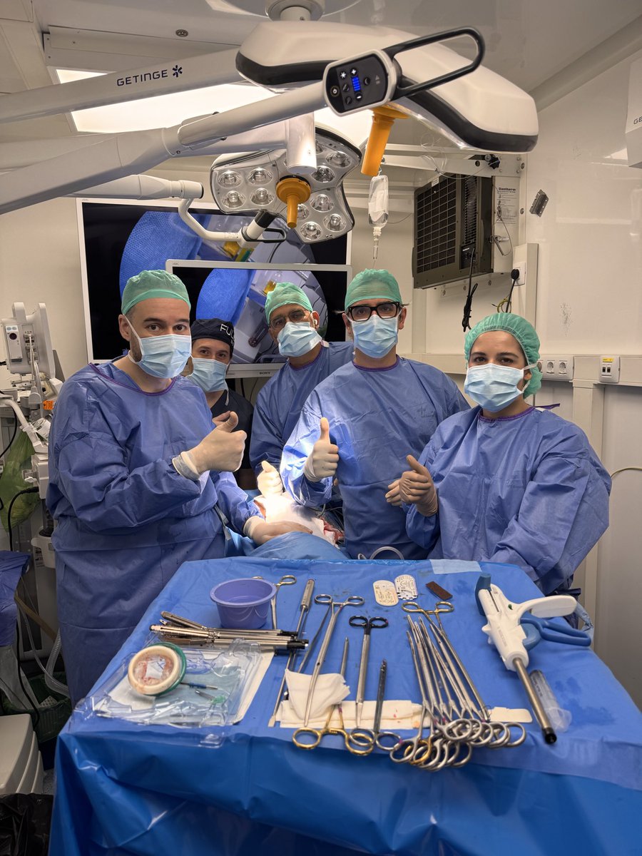 dgonzalezrivas's tweet image. Mission acomplished in Liberia, Africa with our mobile unit. We did 7 Uniportal VATS complex cases including 2 pneumonectomies for destroyed lung due to TBC and one lobectomy for aspergilloma. I want to thank all the team for the amazing work and commitment