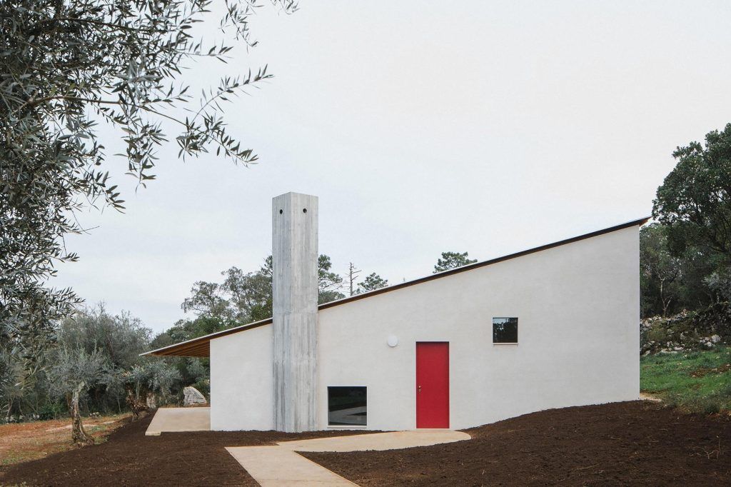 afasiaarq's tweet image. #Atelier Espaço P2  ift.tt/7mkyoxw | posted by afasia | daily entries on contemporary art and architecture #afasiaarchzine #afasiaarq | 

House in Cerrado . Moita Santa de Cima Atelier Espaço P2 . photos: © José Campos The House in the Cerrado st…