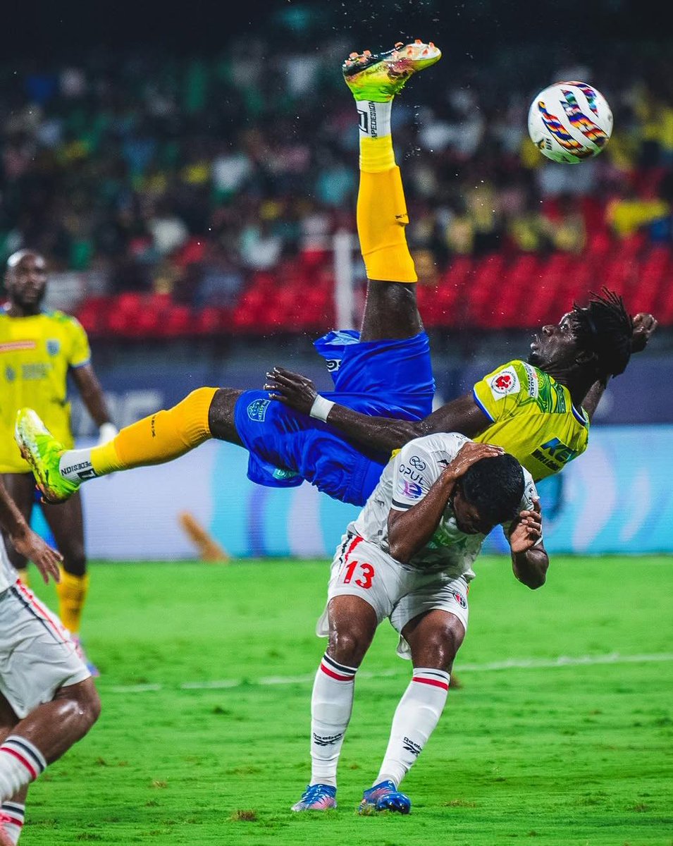 KhelNow's tweet photo. Kerala Blasters 1-1 Northeast United FC.
A dramatic late equaliser in the 88th minute sees Northeast United FC rescue a crucial point as the spoils are shared at full time. ⚽
#IndianSuperLeague #ISL #IndianFootball #KBFCNEUFC https://t.co/M3IiRU68m4