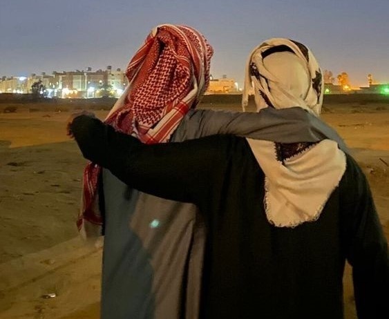 jamaliaat's tweet photo. "البشر في حياتنا ليسوا صدفة!
هم فصول في كتابك: بين "مُداوٍ" يرمم روحك، و"مُتحدٍّ" يصنع قوتك، و"مِرآةٍ" تكشف لك خبايا نفسك، و"رفيق روح" يوقظ فيك الحب ..
كلهم جاؤوا ليعلموك أنك تستحق أن تكون النسخة الأجمل من نفسك" (م)

#جماليات https://t.co/qnACi3B25z