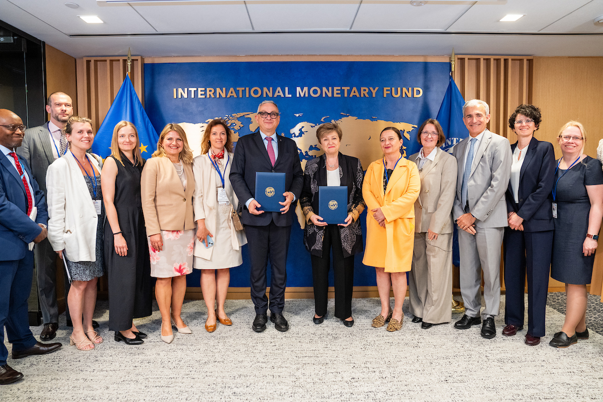 KGeorgieva's tweet photo. Pleased to welcome EU Commissioner @JozefSikela to the #IMFMeetings. We reaffirmed the strong EU–IMF partnership, our shared commitment to global cooperation, macroeconomic stability &amp; effective institutions. EU plays a key role in supporting IMF capacity development in Africa. https://t.co/7PmYaxiLIX