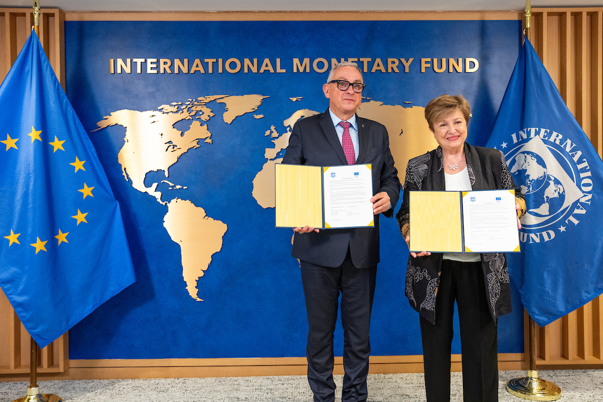 KGeorgieva's tweet photo. Pleased to welcome EU Commissioner @JozefSikela to the #IMFMeetings. We reaffirmed the strong EU–IMF partnership, our shared commitment to global cooperation, macroeconomic stability &amp; effective institutions. EU plays a key role in supporting IMF capacity development in Africa. https://t.co/7PmYaxiLIX