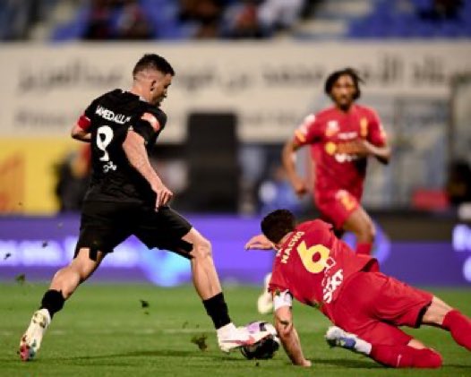 مدافع عالمي، وراه أهل 
عيب عليك يا اسطورة