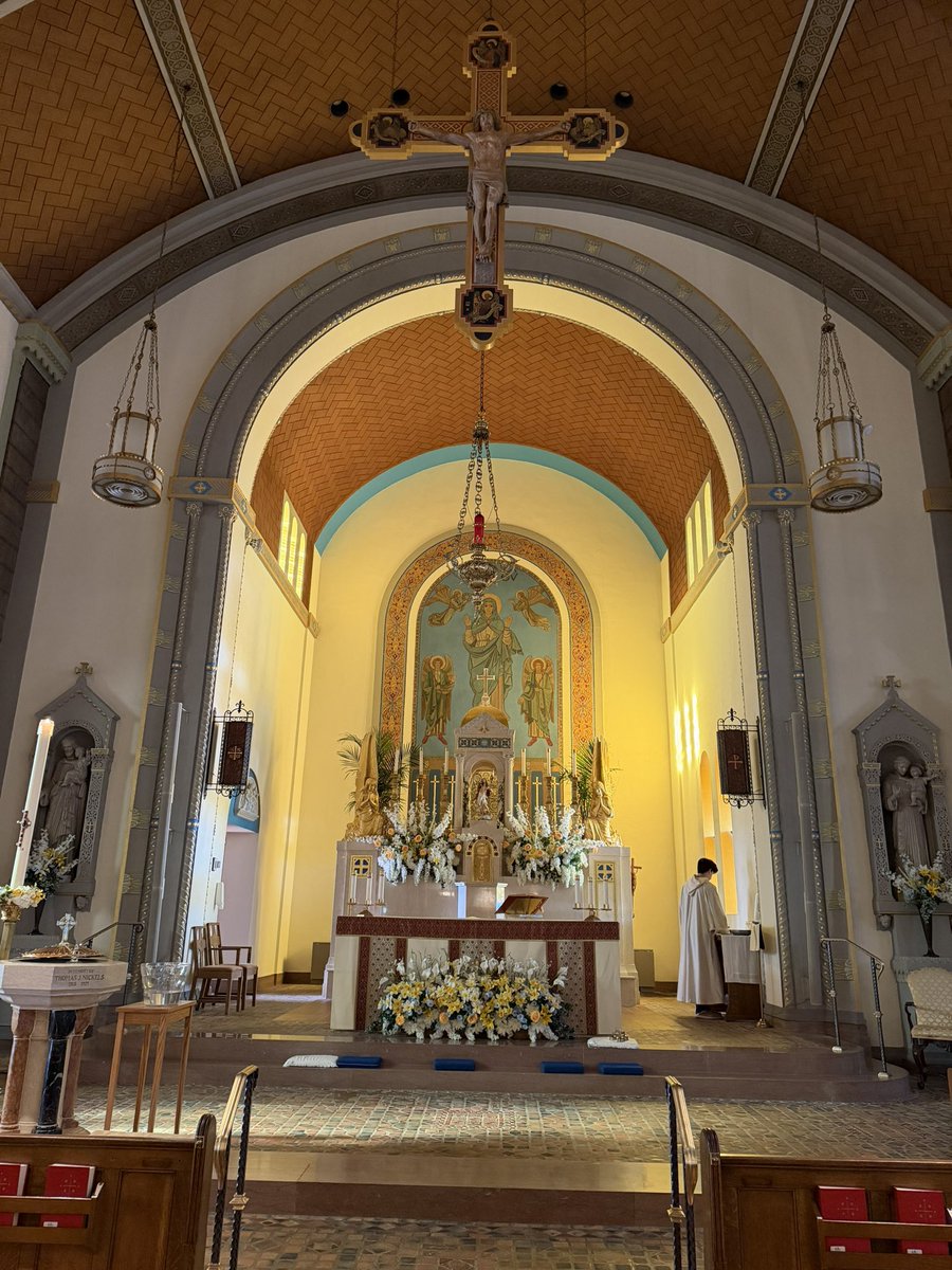 Isabelletkrause's tweet photo. Morning mass then the gym. The Eucharist > any pre-workout https://t.co/hYj3ADc30i