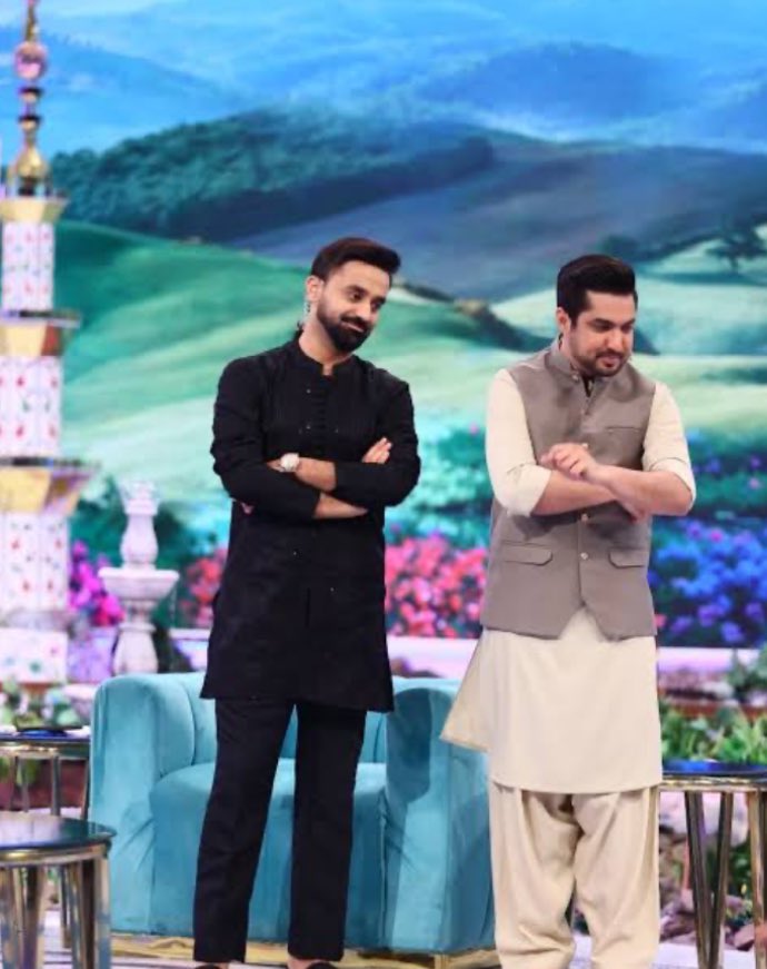 Saramasood11's tweet photo. We will not see our fvrtttt duoo on screen anymore 😭💔

KITCHEN SEGMENT , SHANE ILM KI RONAQEN ……
Iqrar Bhai left ARY🥺 https://t.co/HLQXyOPi6w