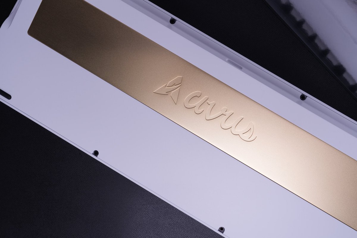 AvusGear's tweet photo. We’re launching a new keyboard.

Right now, we’re focusing on models for the Japanese market,
but we’re also working on US layout versions.

These are packed with some of the most fantastic, next-gen features.

You’re going to love it. 🔥 https://t.co/JUMssRR81M