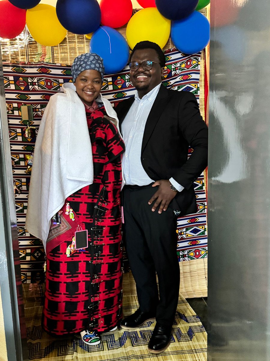 iKomanisi☭ tweet media