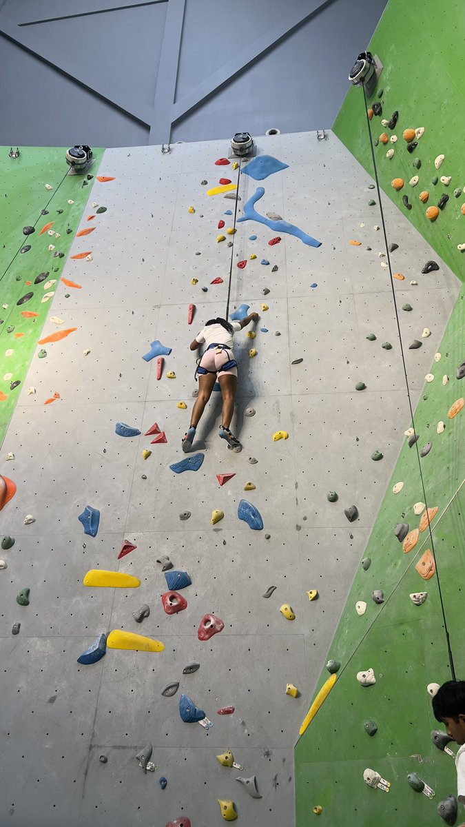 RujemaMutesi's tweet image. When you dare Zoom my Glutes , You have a problem 🤭.

#bouldering
