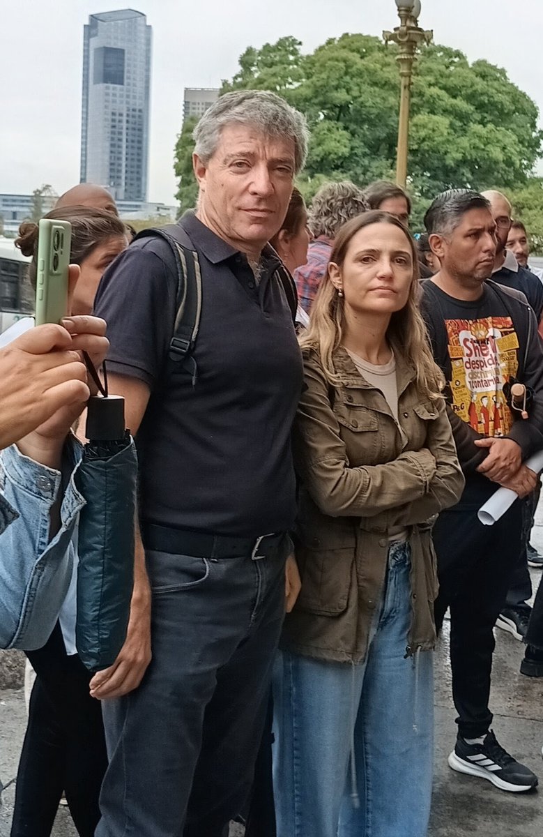 GiordanoGringo's tweet photo. ‼️ #Ahora

📣 Radio abierta en el @MinEconomia_Ar de las y los trabajadores de @atemecon con @aleberco

Vinimos con @MercedesTrimar a traer la solidaridad de @IzqSocialista https://t.co/AodHPPxKNn