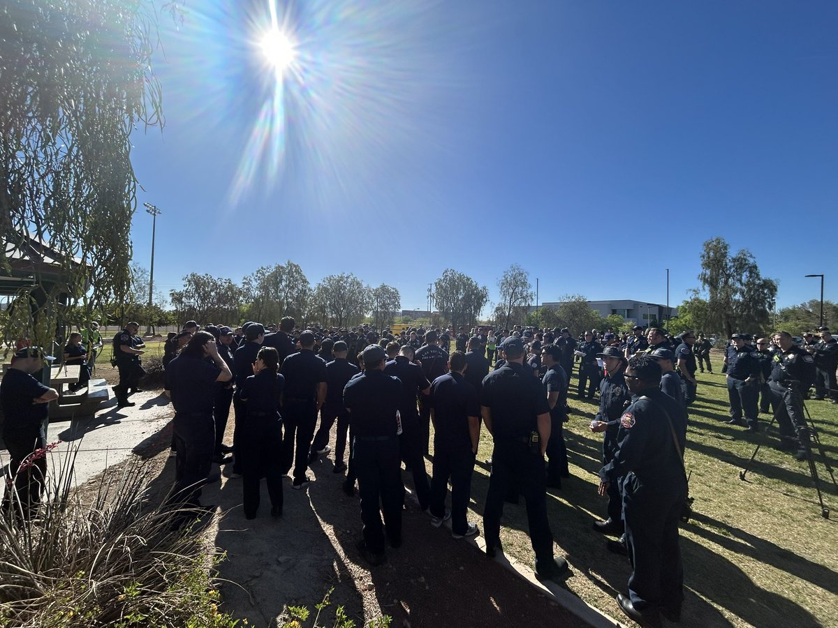 ChloeKoast's tweet image. EMERGENCY DRILL IN NW VALLEY: The drill is starting at Doc Romero Park with a simulated 911 call before “patients” are transported to @MountainViewLV’s emergency department. 🚑 #Drill #Simulation #LasVegas