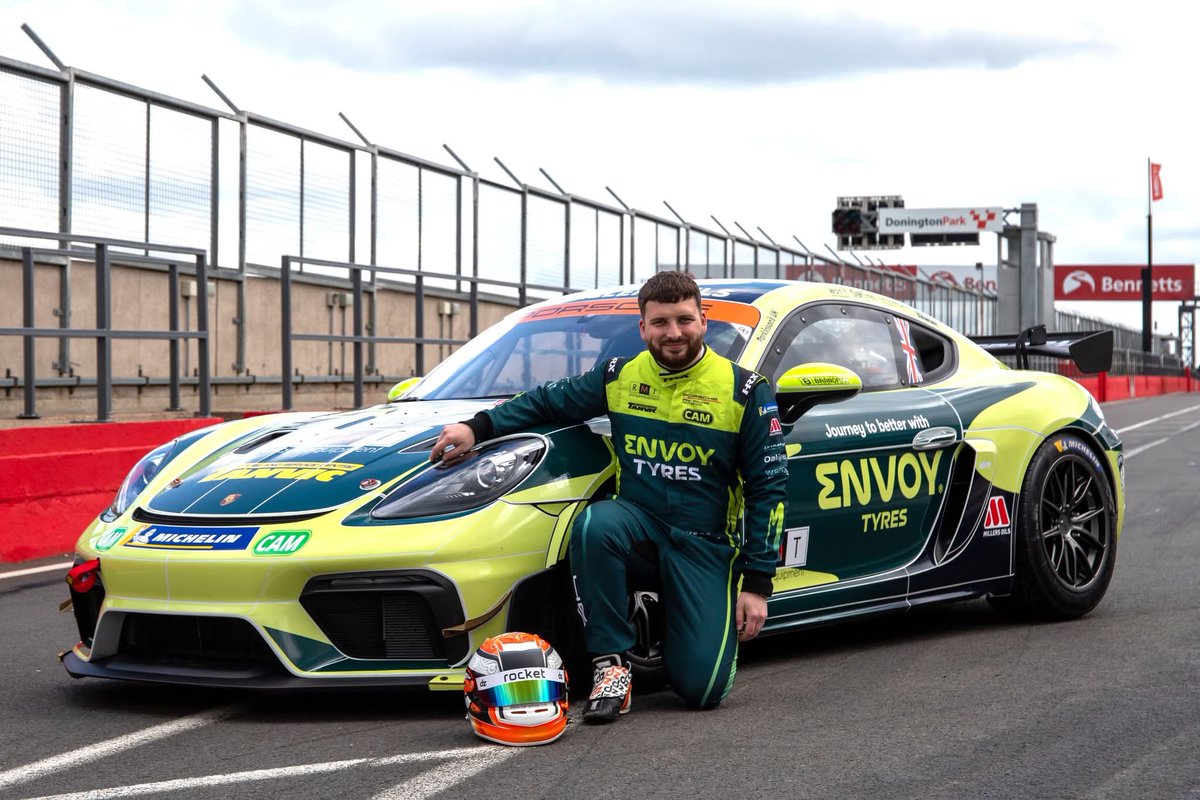 TheHardCompound's tweet image. *BREAKING*

Great news earlier as 3-time @MINIChallengeUK champion @DanZelosRacing confirms his return to the @BTCC support package in the @PorscheRaces Sprint Challenge GB with Graves Motorsport after securing late partnerships.

Best of luck Dan 🇬🇧

#breaking #porsche #newcar