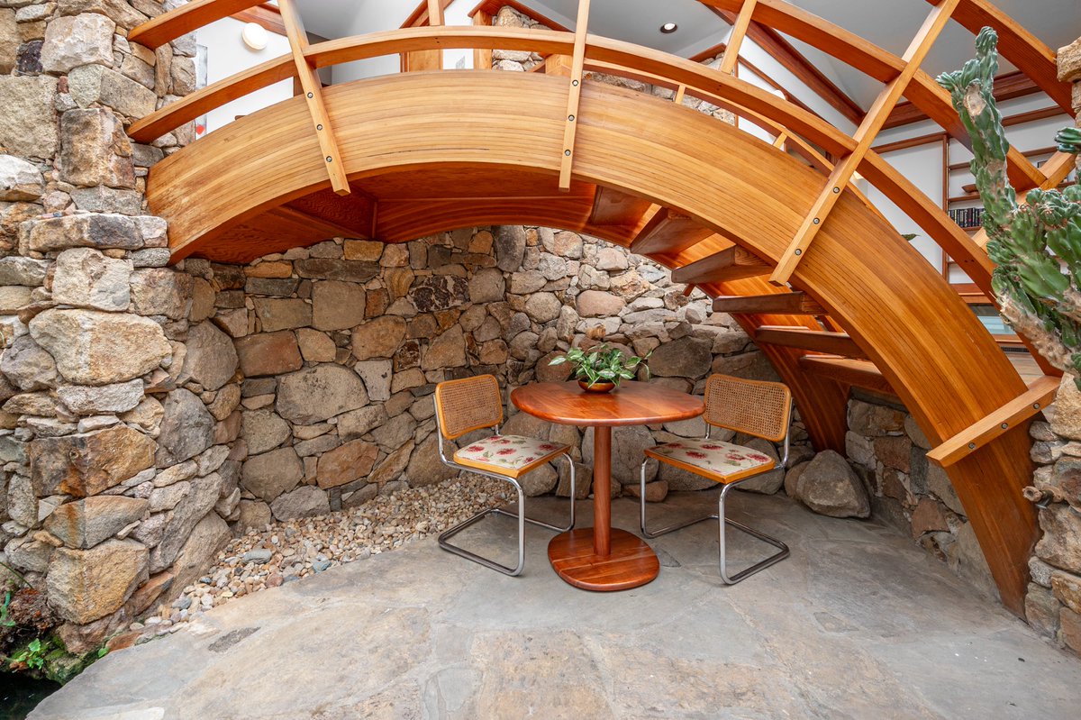 zillowgonewild's tweet image. We have never said this before but here’s a near perfect MCM in Chapel Hill (is chappel hill the MCM capital of the world???) that is FLW inspired (obviously) and has a bridge inside and more. CLFO $1,340,000