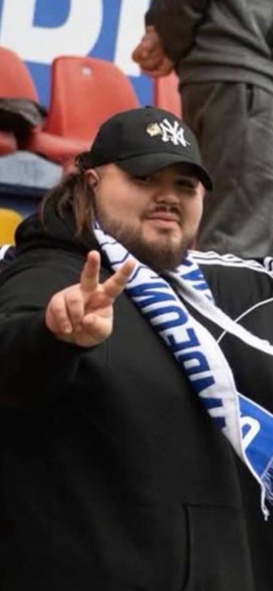 babysinclair331's tweet photo. @cigarritosfumar @GolDeCastedo Si yo sé que no es el no te preocupes amigo ✌️ https://t.co/kREZJS3IUl