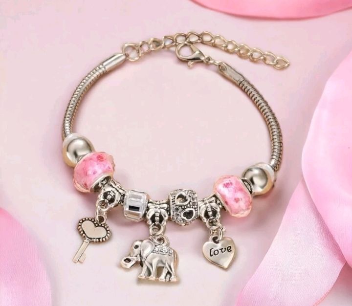 CM_Hearts's tweet image. Perfect for those who love animal-themed jewellery, this beaded bracelet adds a touch of charm ebay.us/m/OXE92m #ShopQuirkyHour #bizbubble #ukbiz #UKHashtags #UkSmallBiz #firsttmaster #ATSocialMedia #UKGiftHour #Tweetuk #giftideas #shopping #giftsforher