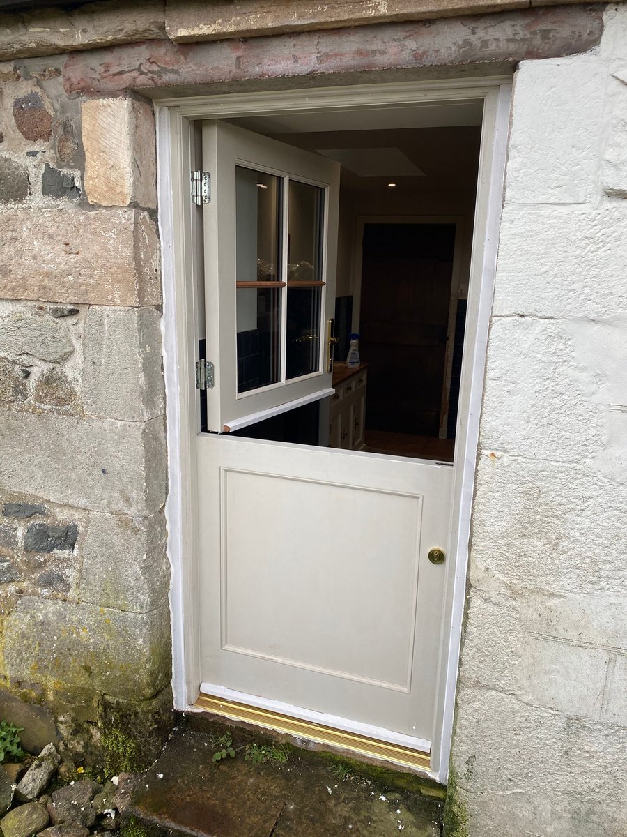 RevivalJoinLtd's tweet photo. Happy Wednesday, folks, from @RevivalJoinLtd ! 😃

The team has been doing excellent work putting together this wonderful #stable #door for a client in #Ayrshire ✨🚪✨ What do you think? 😍

Need help with #doors or #windows? Get in touch! ☎️

#Revival #Joinery #Scotland 🏴󠁧󠁢󠁳󠁣󠁴󠁿 https://t.co/Nvt5ChEvFc