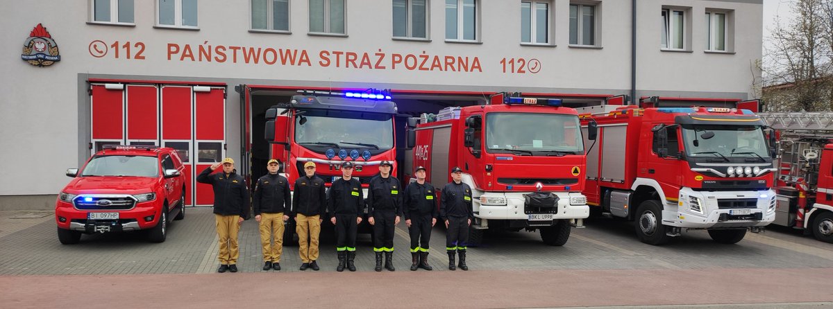 W dniu dzisiejszym o godzinie 18:00 zmiana służbowa oddała hołd zmarłemu druhowi OSP Trąbki.             Cześć Jego Pamięci!