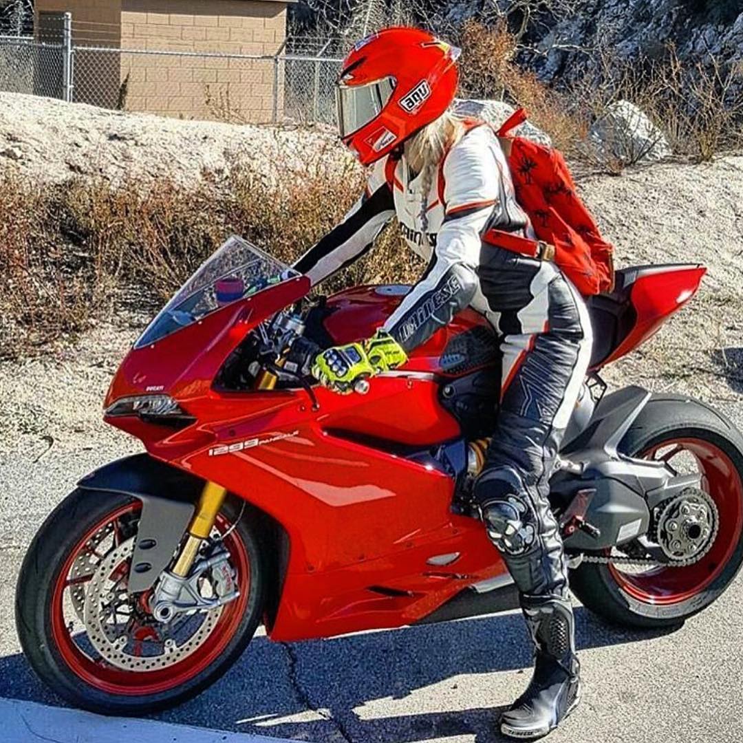 MoreMotorcycles's tweet image. #Ducati Panigale 1299
#BikerGirl