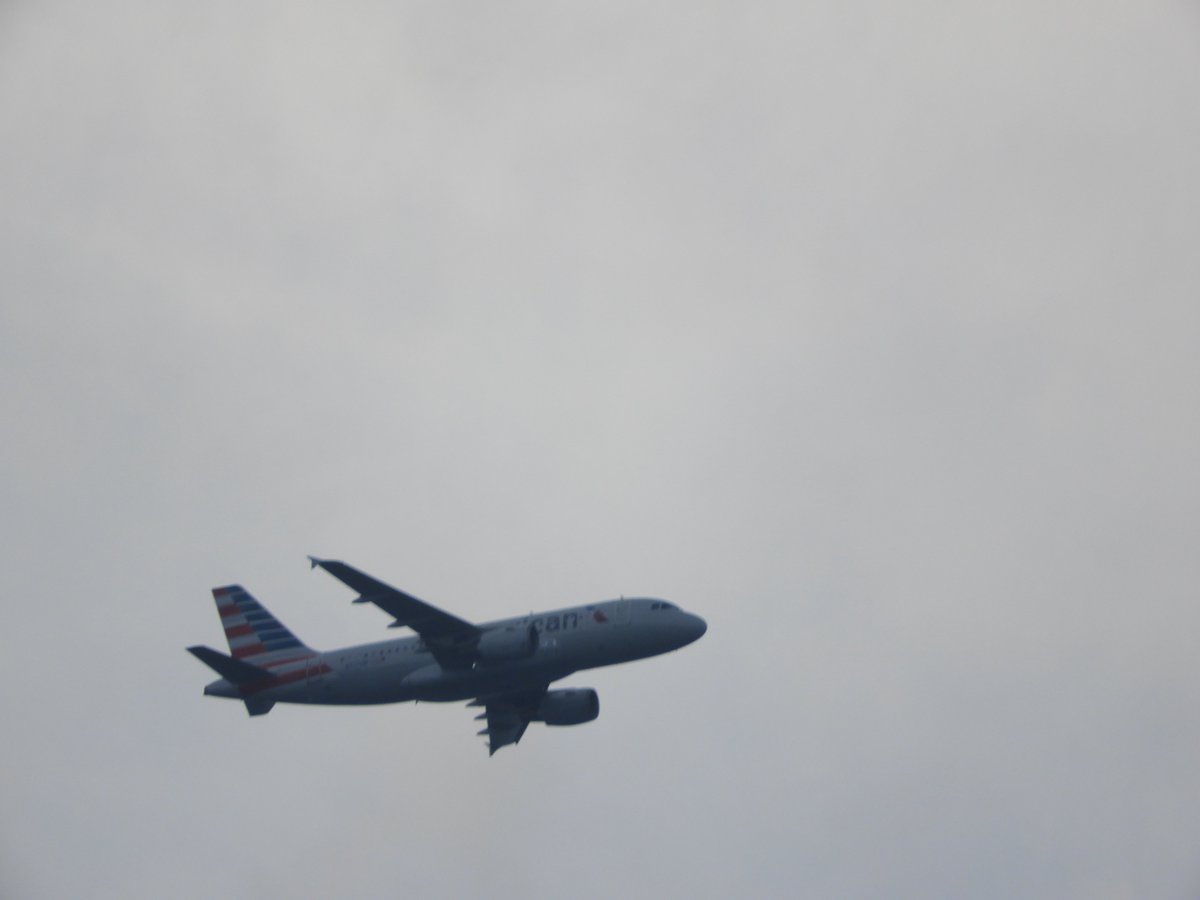 747Sooner's tweet photo. Happy 100th anniversary, @AmericanAir! To celebrate the airline's anniversary, I have some aircraft photos to share (From Airbus A319, Boeing 737-800, Boeing 777-200ER, to Boeing 787-9 Dreamliner). https://t.co/Dn7qGXY1Nz