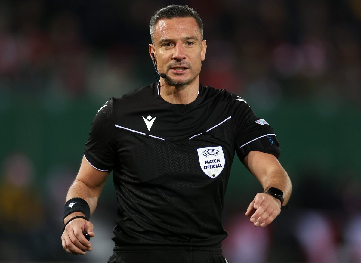 بالمناسبة حكم مباراة بايرن والريال هو سلافكو فينشيتش تم إلقاء القبض عليه في شقة دعـ ـارة في البوسنة سنة 2020 مع 35 شخص من ضمنهم 9 نساء وبحوزتهم أكياس كوكايين ومسدسات

الغريب أنه مثل أمام القاضي كشاهد في القضية وليس كـ متهم، لأنه كان مدعوًا إلى العشاء ولا يعرف أحدًا 

عصابة 😂