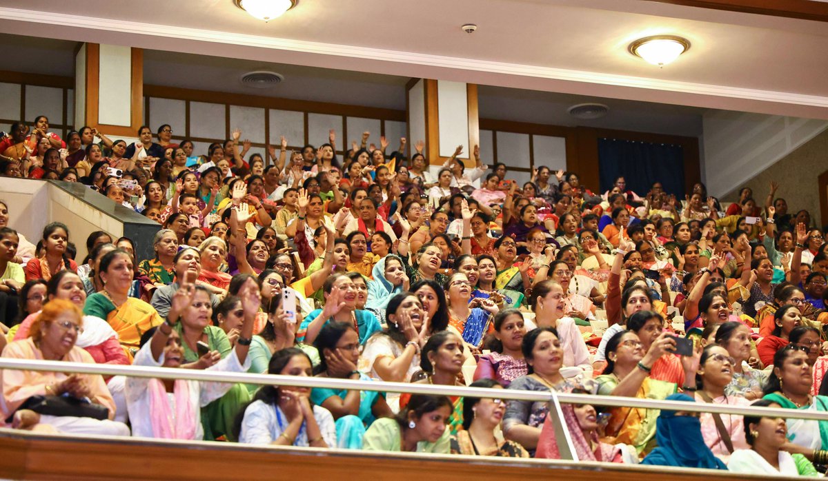 CMOMaharashtra's tweet image. #Maharashtra #DevendraFadnavis #Mumbai #NariShaktiVandan