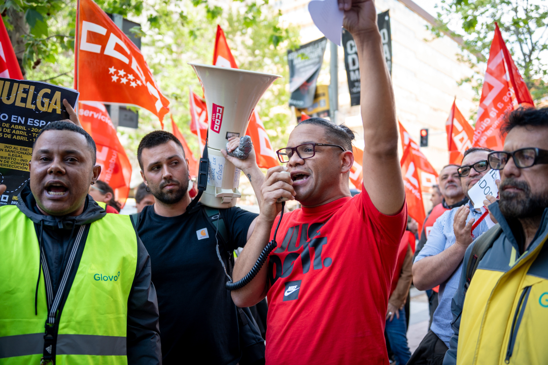 🚲 Hoy nos hemos concentrado ante la sede central de Glovo en Madrid para exigir el fin del abuso laboral que sufre su plantilla tras el proceso de laboralización.

📆 Esta movilización continuará con la convocatoria de huelga los días 24, 25 y 26 de abril.