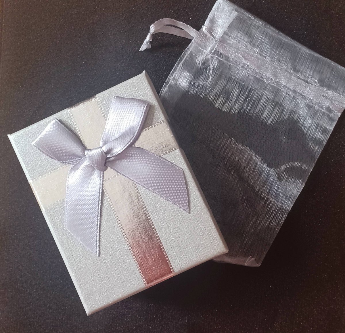SuziQCrafts's tweet image. Jewellery boxes have arrived and I have a range of necklaces now on the website 😍 

folksy.com/shops/suziqcra… 

#necklaces #giftideas #handmadejewellery #birthdaygifts #teachergifts #treatyourself #charms