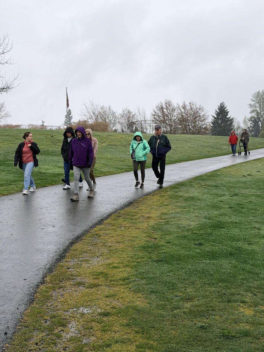 walkwithadoc's tweet photo. The new Walk with a Doc program in Puyallup, Washington, is off to a great start! Despite rainy weather last weekend, they welcomed more than 20 walkers ranging in age from 3 to 93. After a discussion on understanding food labels, the group enjoyed a walk around the lake. https://t.co/fL0806UPls