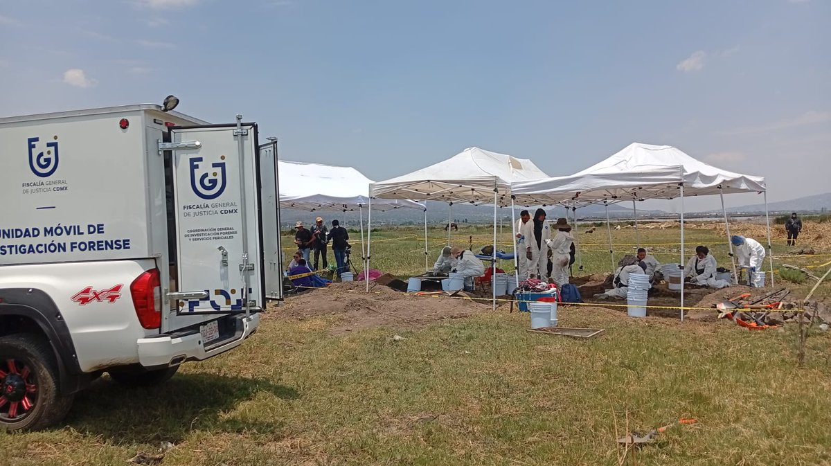 LaVozdelMetro1's tweet image. #UltimaHora peritos de la @FiscaliaCDMX Continúa la recuperación de restos oseos en @TlahuacRenace #fiscalía
