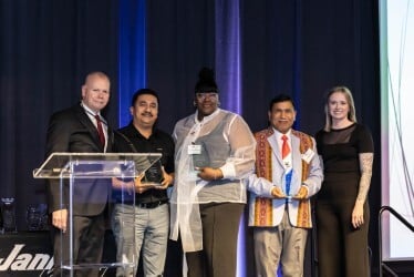 JaniKingClean's tweet image. Since 1994, Jani-King of Milwaukee has become a regional powerhouse. Led by Jon McAlpine, our market features dedicated franchise owners achieving elite results. This success is built by owners who show up and deliver every day.
#JANIKING #Franchise #CommercialCleaning