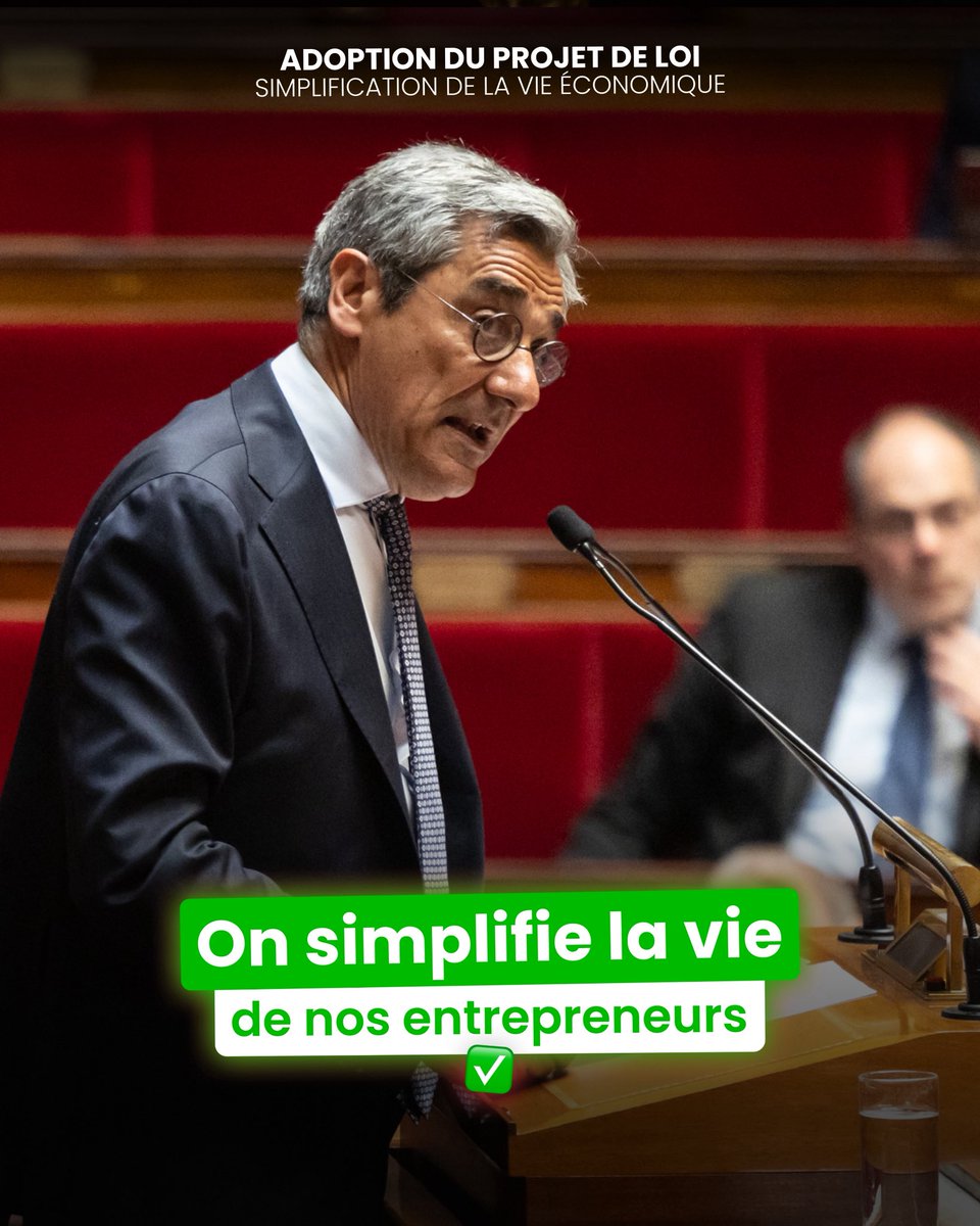 SergePapin_rf's tweet photo. Une bonne chose de faite : le Parlement, Assemblée nationale comme Sénat, adopte le projet de loi sur la simplification de la vie économique. 

Cette loi a connu un parcours long. Elle a été portée par plusieurs de mes prédécesseurs et je suis content que nous ayons pu la faire aboutir car c’est une loi utile pour les TPE, les PME et les commerces.

Elle va notamment faciliter l’accès à la commande publique des entreprises, mensualiser les baux commerciaux (très attendu par les commerçants !) et mettra en place les « tests entreprises » pour éviter que des normes viennent peser sur notre économie de proximité.

C’est sain et c’est utile.