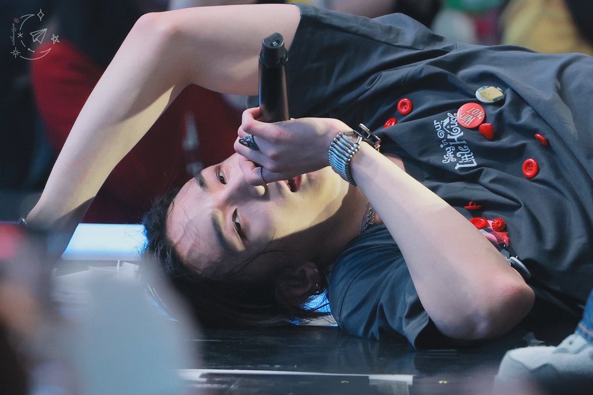 ari 🍓 tweet media