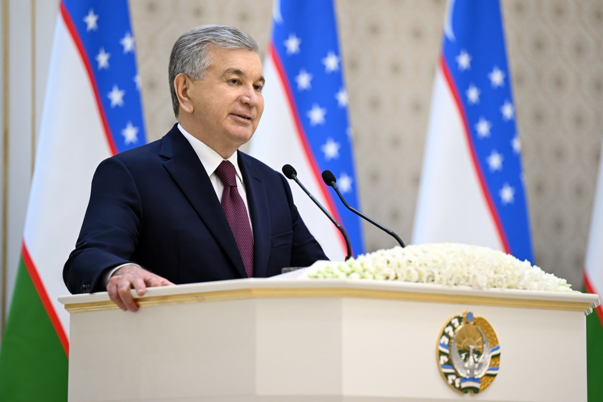 president_uz's tweet image. President Shavkat #Mirziyoyev attended an event marking the 80th birthday of Farrukh #Zakirov, People’s Artist of #Uzbekistan, highlighting his outstanding contribution to the country’s musical culture.

He awarded Farrukh Zakirov the “Buyuk xizmatlari uchun” Order in recognition